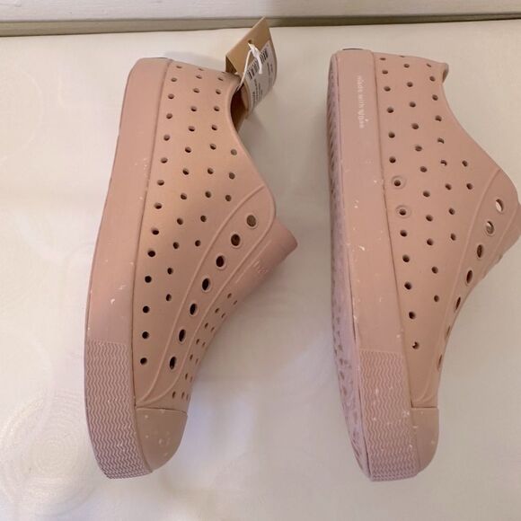 Native Perforated Slip- On water sneakers kids shoes size J-2 new - Picture 10 of 11